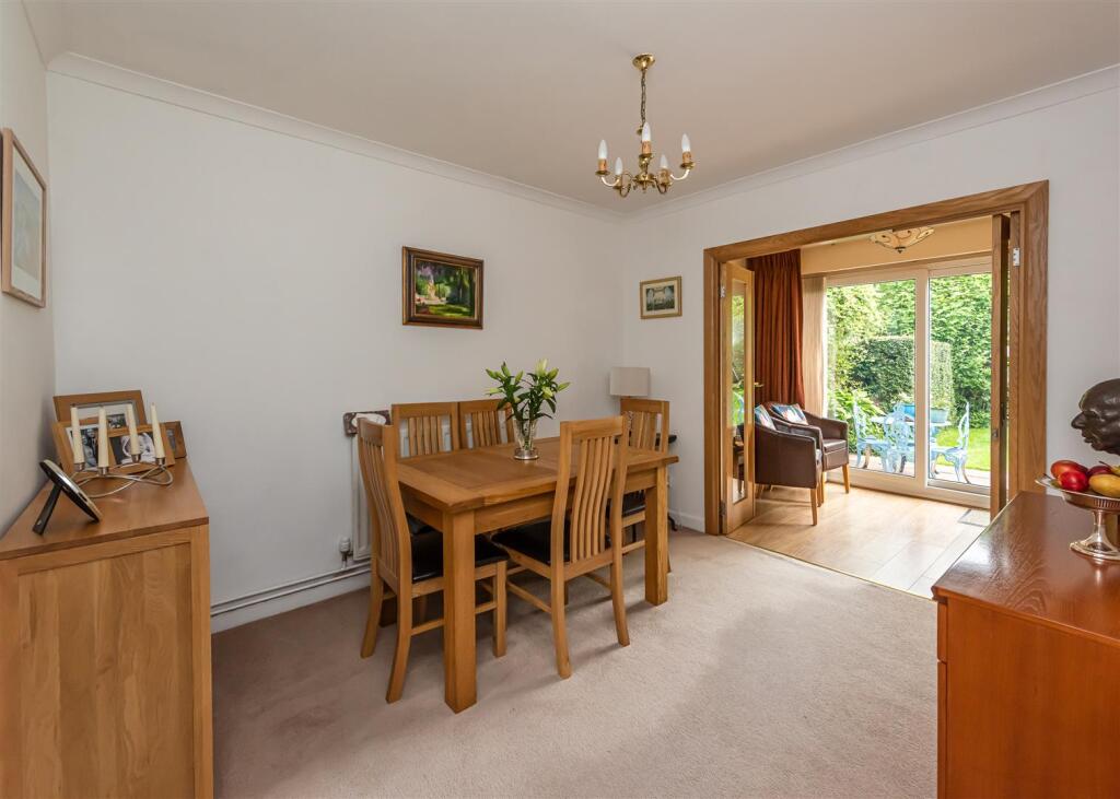 91 Common Road-dining.jpg