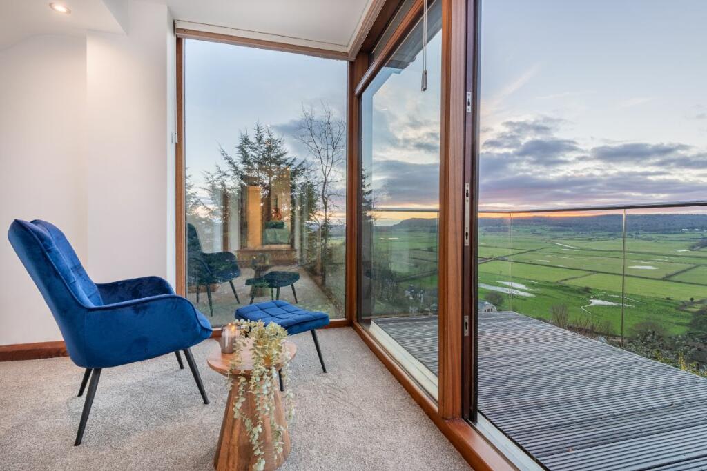 Dressing Area/Balcony 