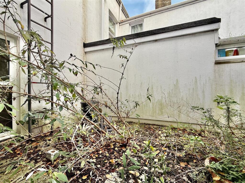 Flat 1 - Rear Courtyard.jpg