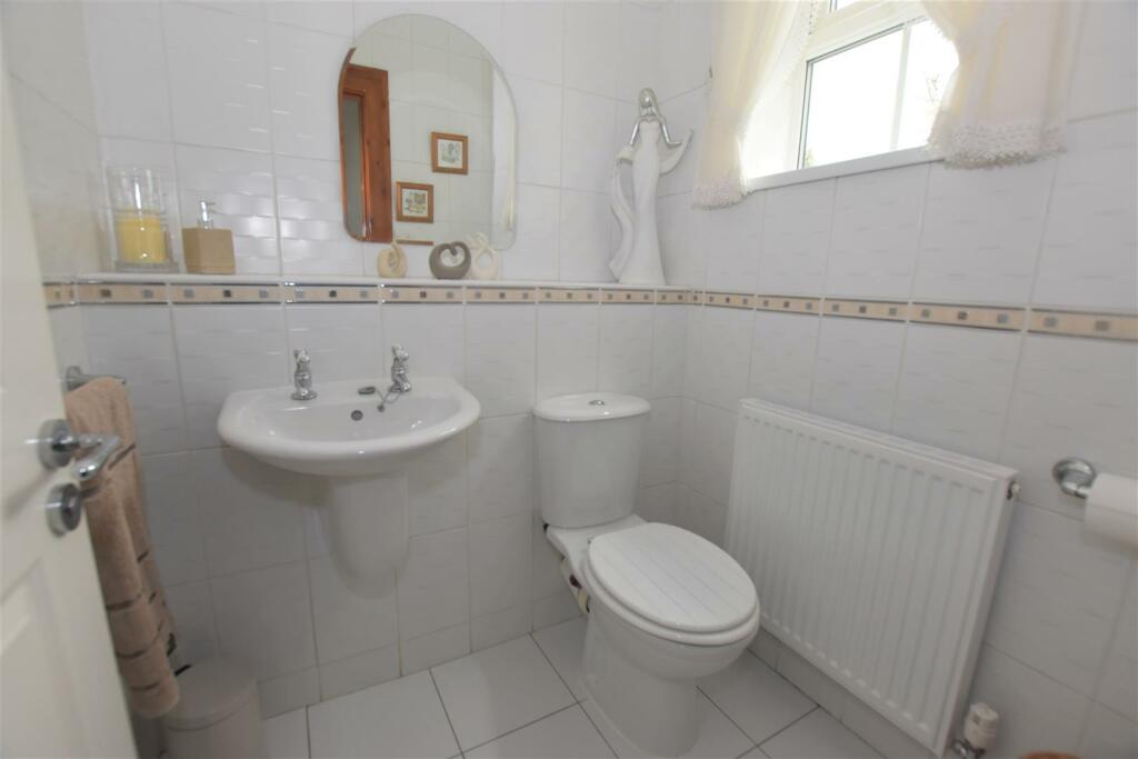 Cloakroom WC.jpg