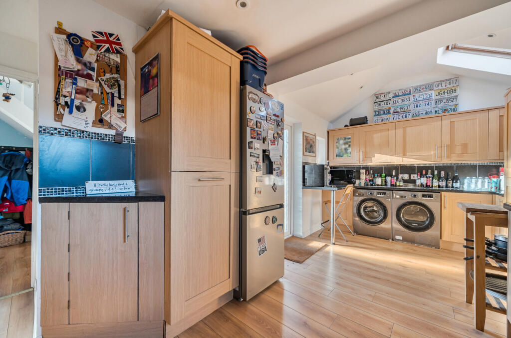 1382443-12-691eea...