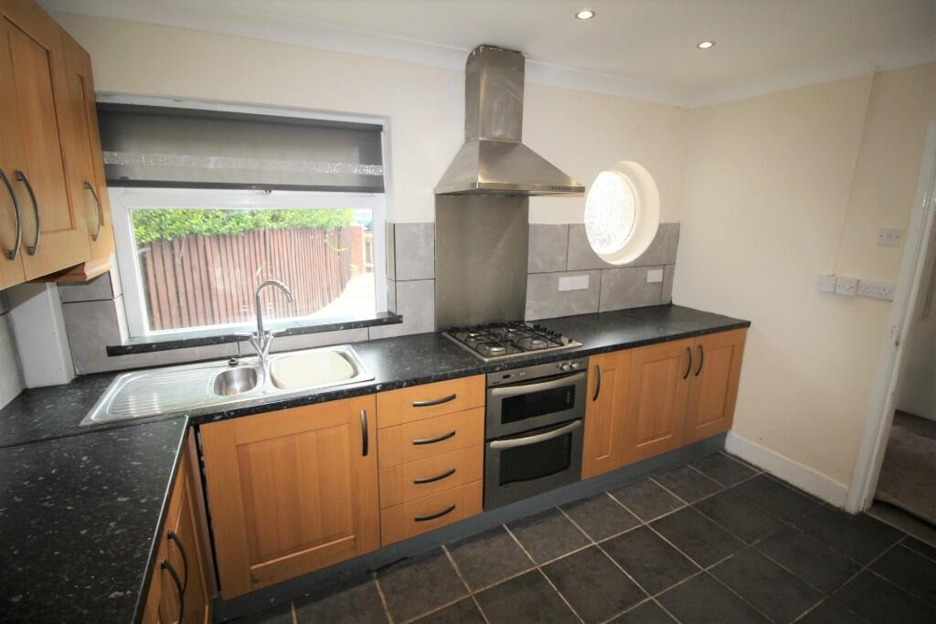 Kitchen (b)