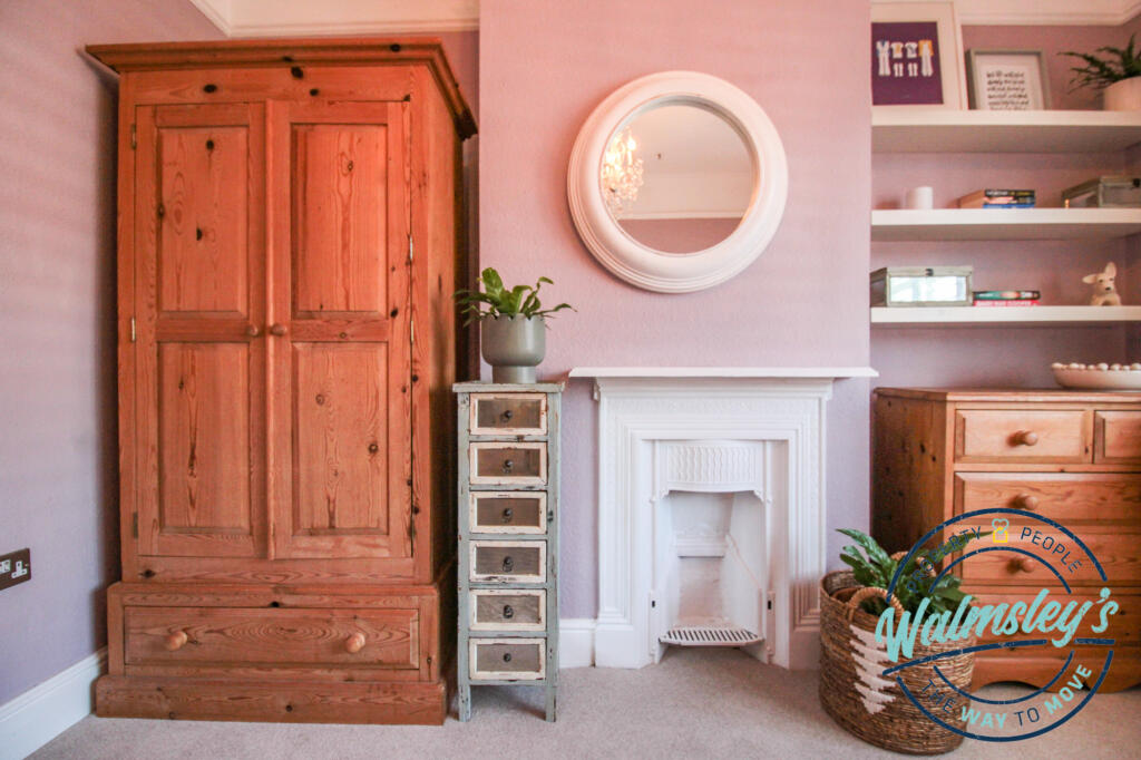 Front double bedroom detail