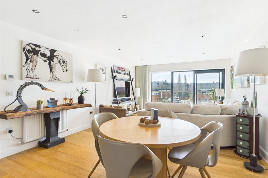 Living / Dining Area