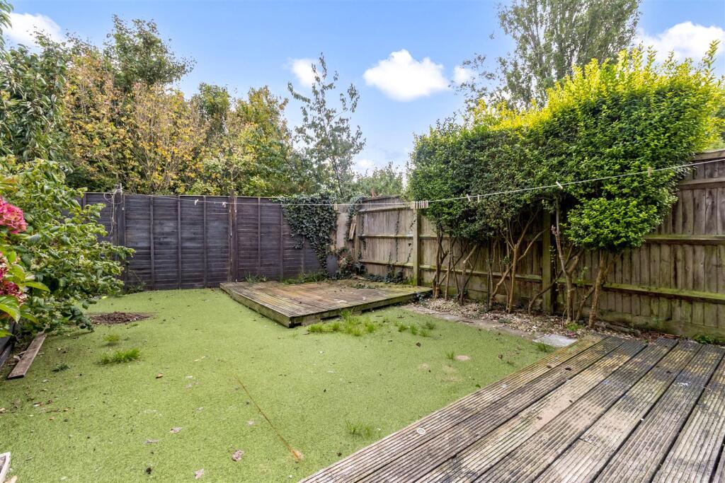 14 Willow Crescent-012.JPG