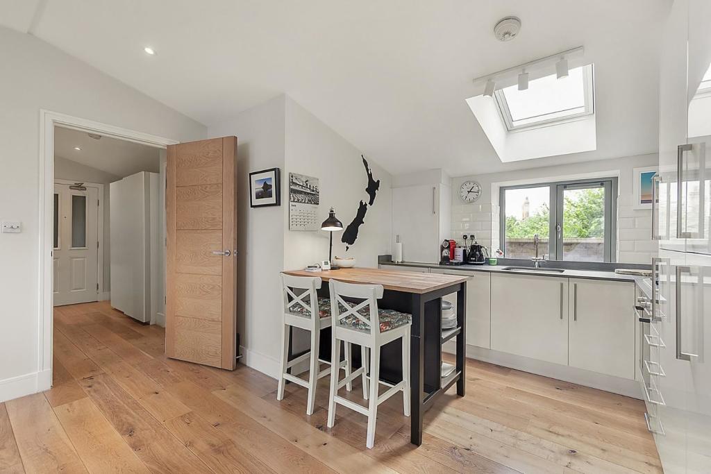Kitchen (2).jpg