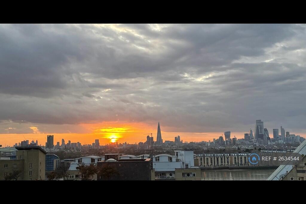 Wake Up To Tower Bridge, The Shard, And London Eye