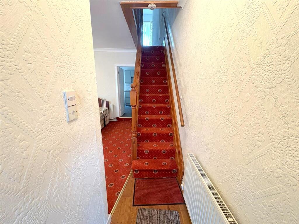 Hallway a.jpg