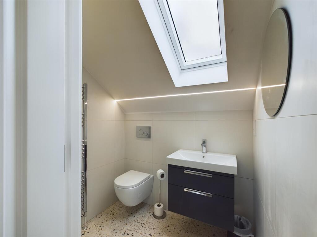 Bedroom 5 Ensuite