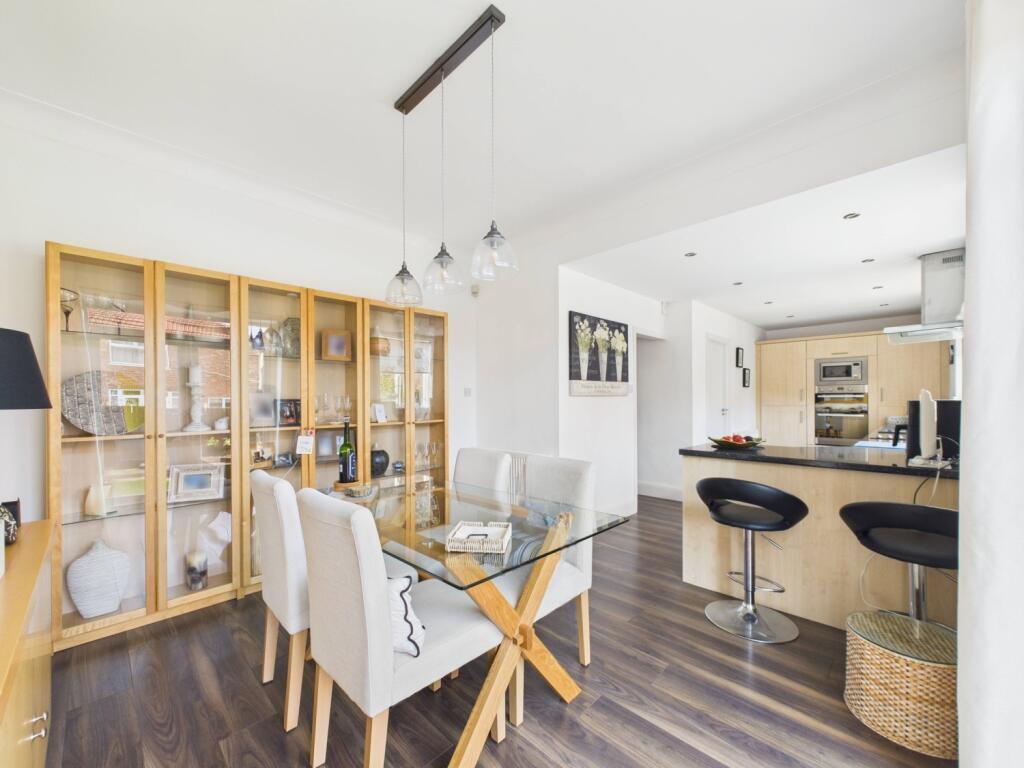 CAM02195G0-PR0092-STILL009