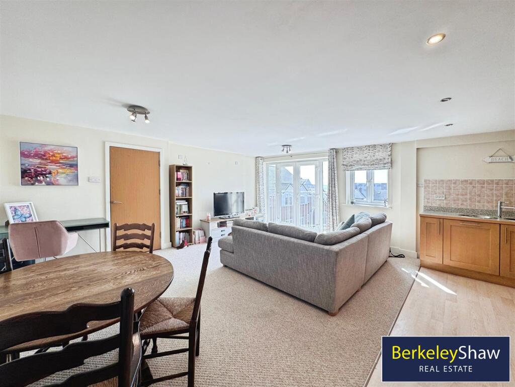 Kitchen diner/living space (2)