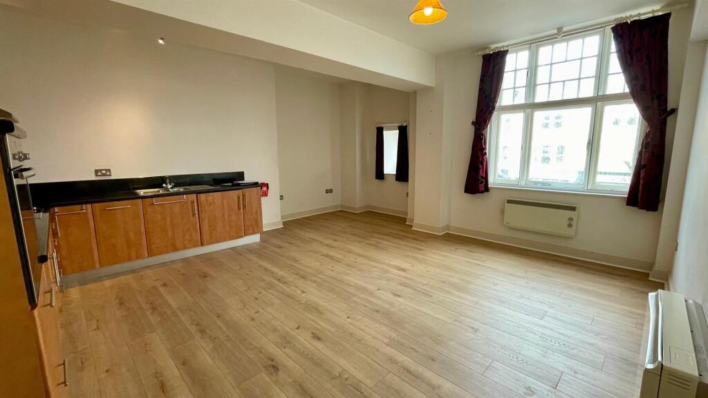 LOUNGE/DINING/KITCHEN