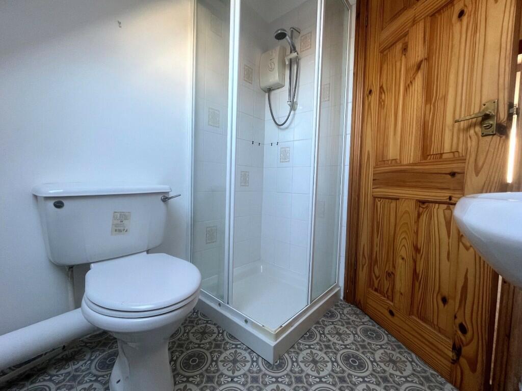 En-suite (bed 1)