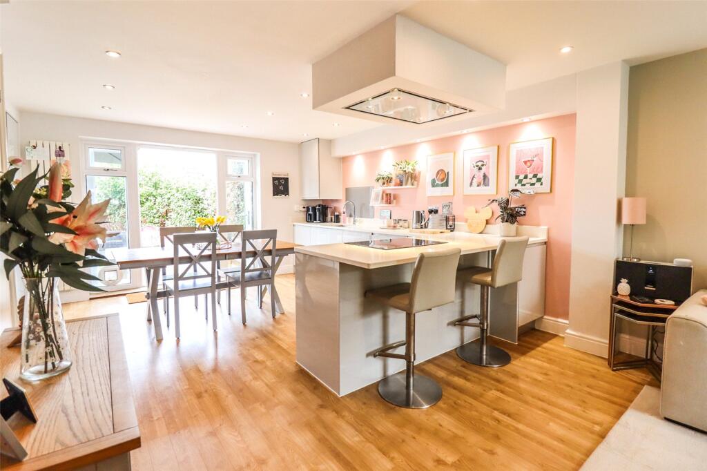 Kitchen/ Family Room