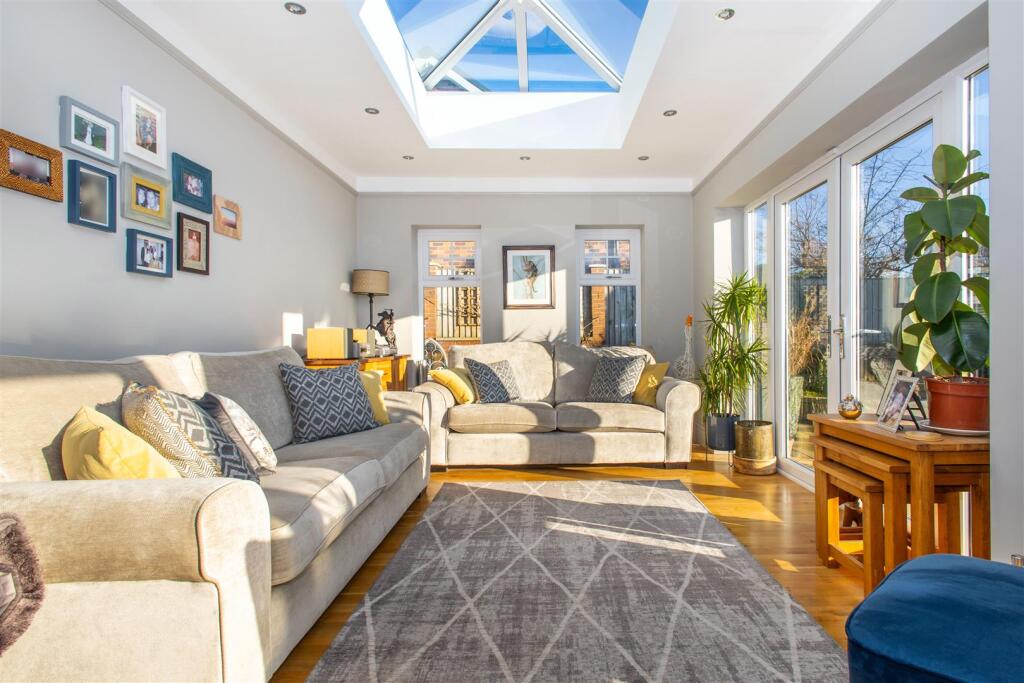 Dining Room/Garden Lounge