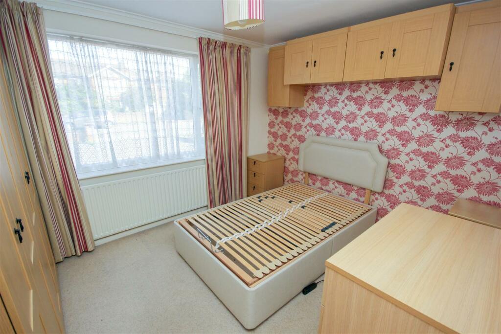 Bedroom 1.jpg
