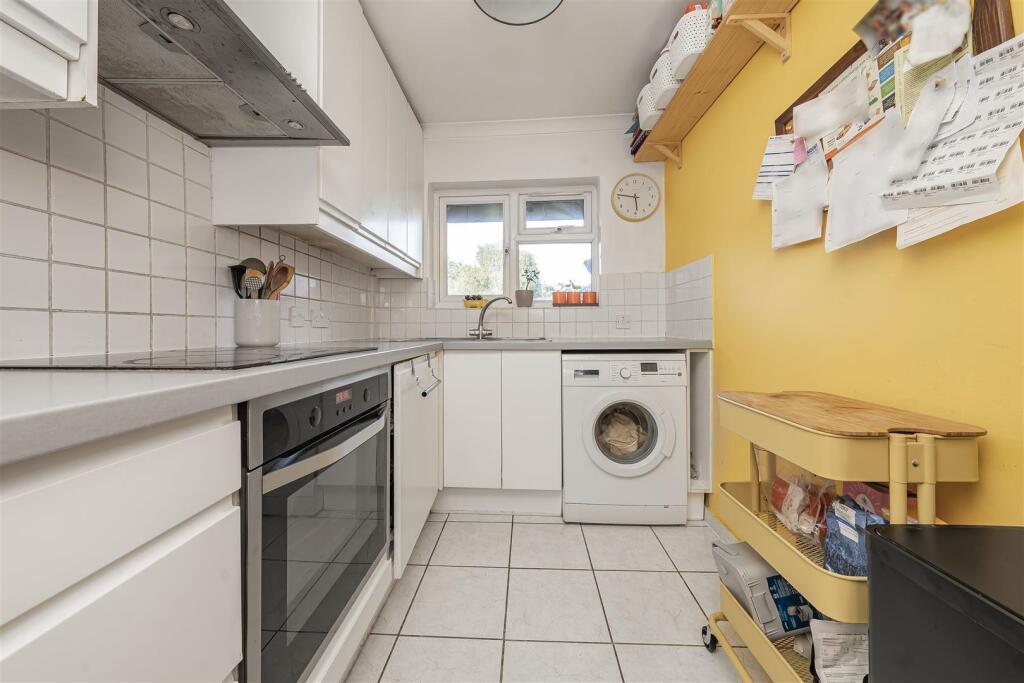 Kitchen 1.jpg