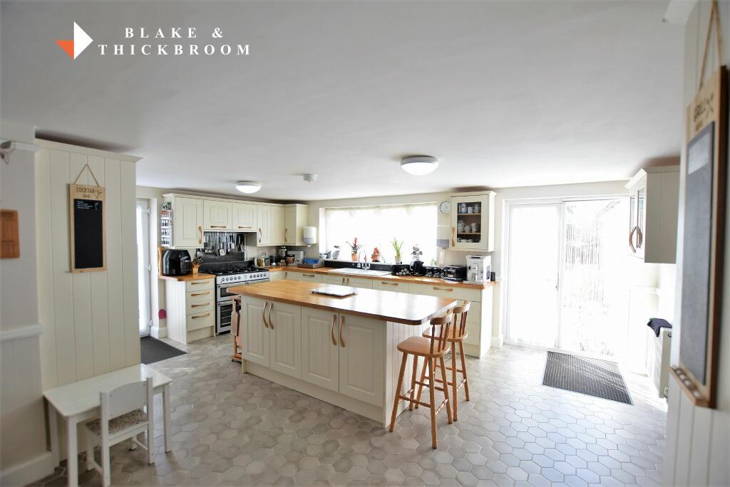 KITCHEN BREAKFAST ROOM