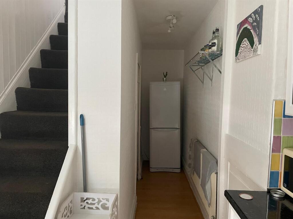 Kitchen 2.jpg