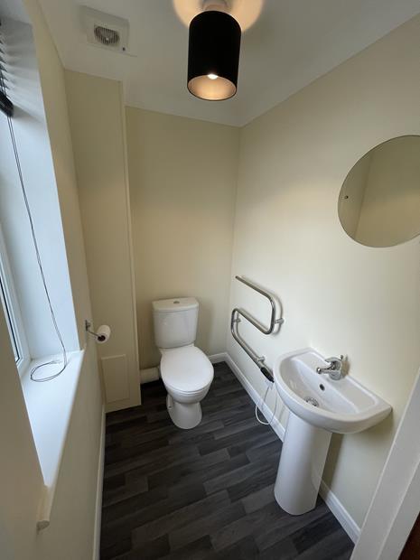 downstairs wc (2)