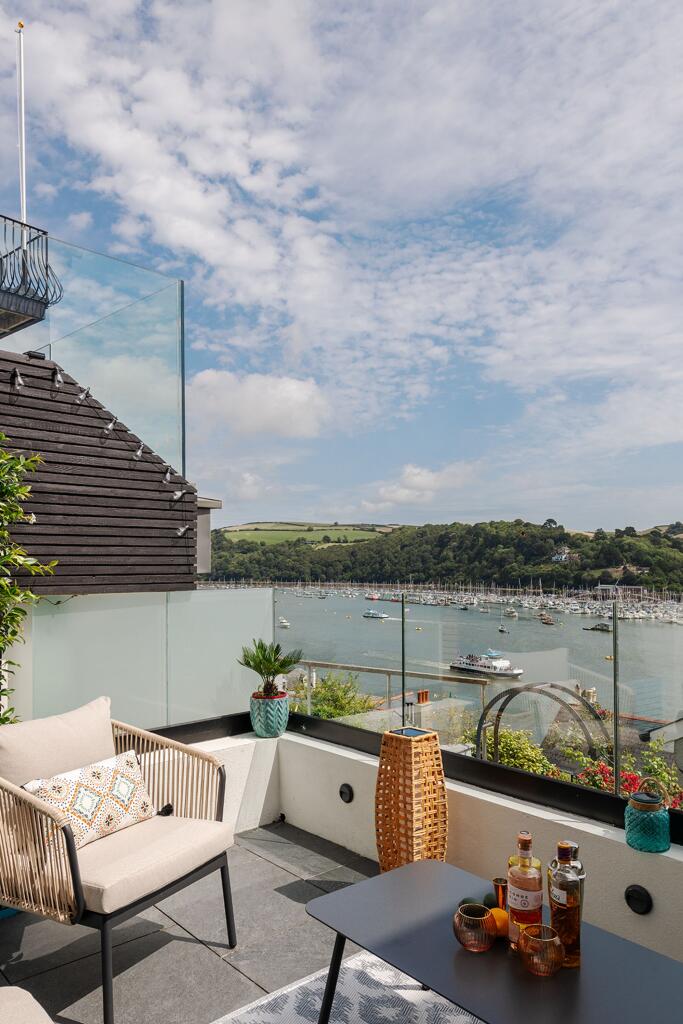 Balcony- Trafalgar Cottage Above Town-Dartmouth