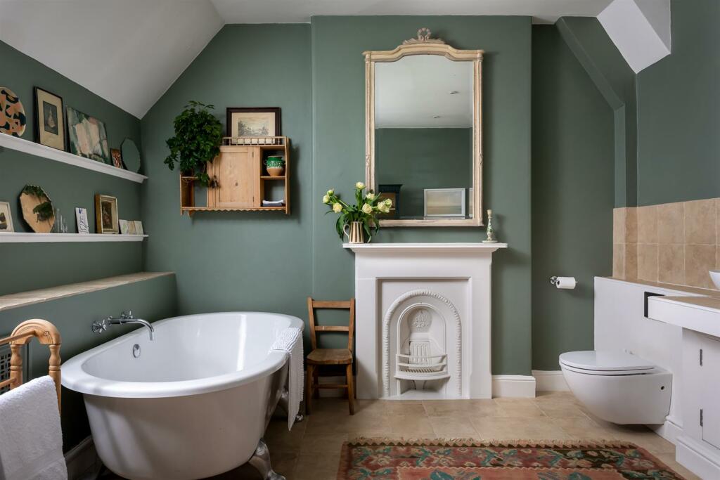 38 - 4 Victoria Road - GL7 1EN - Web.jpg