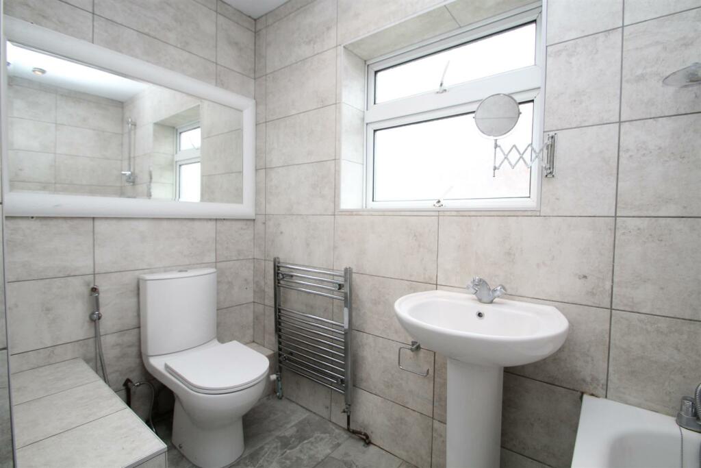 Bathroom 1.JPG