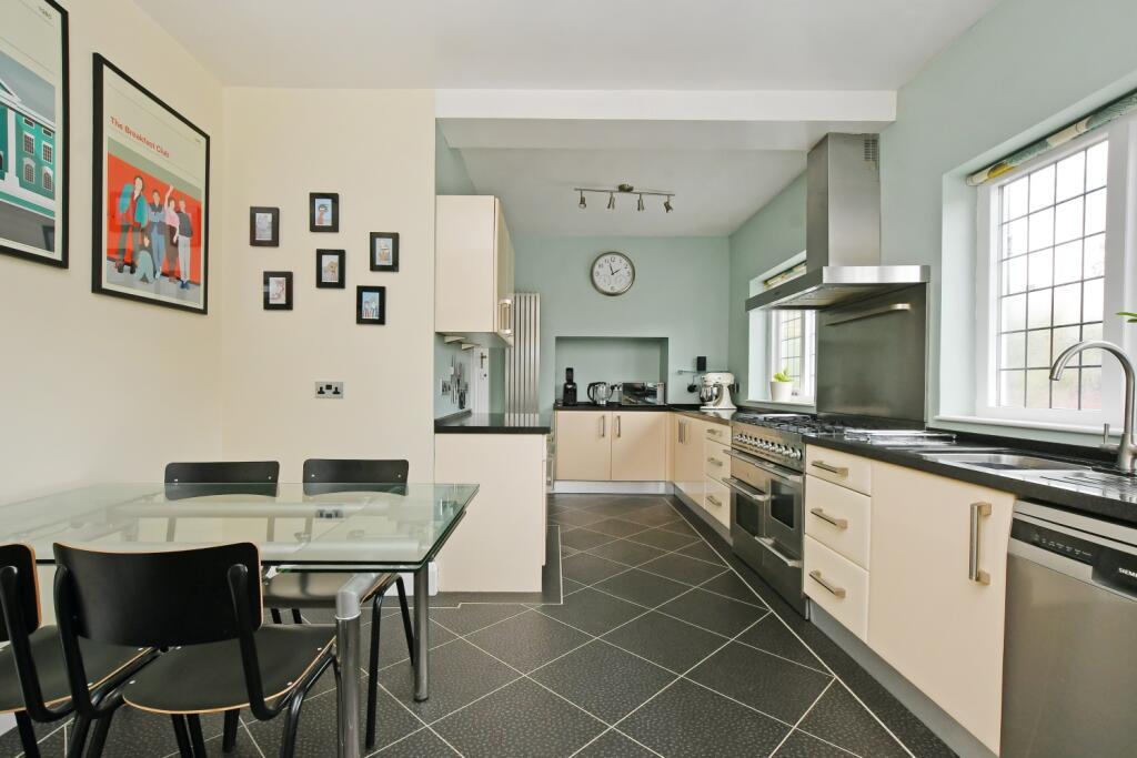 Breakfasting Kitchen