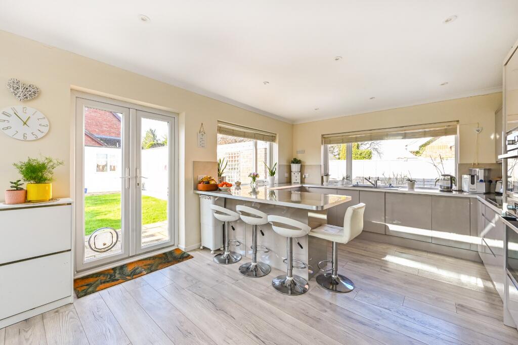 Kitchen/dining/living