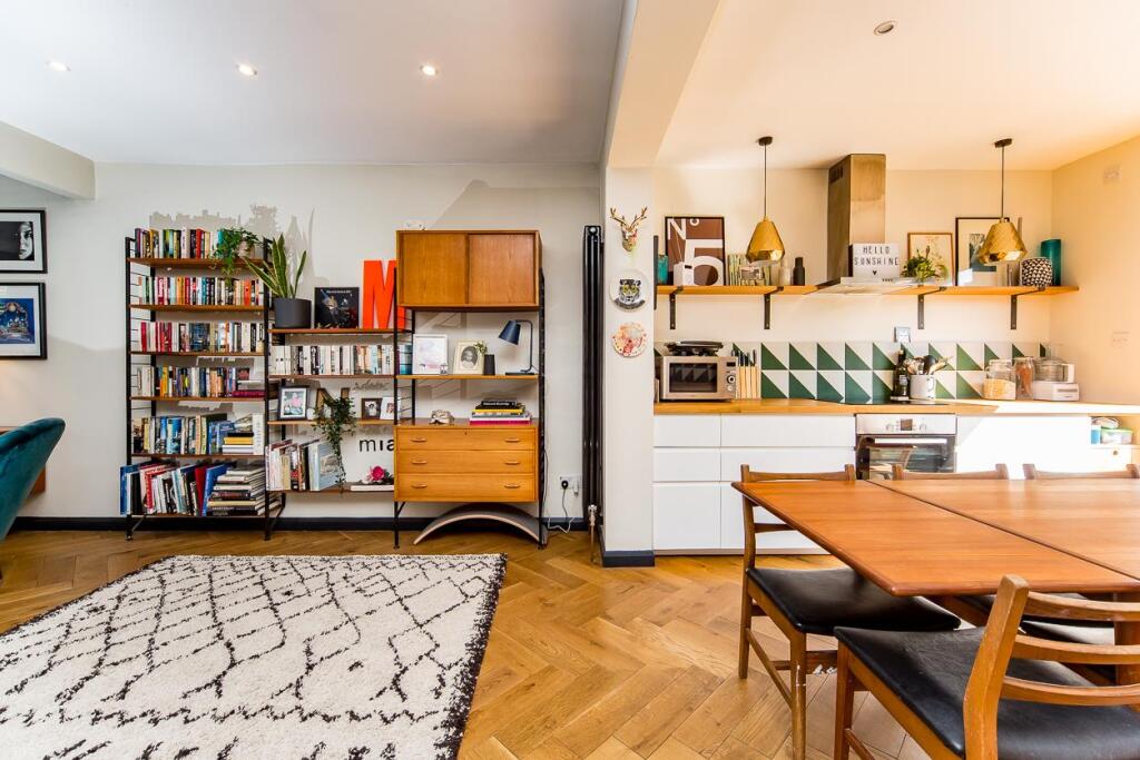 Elphinstone Road, E17