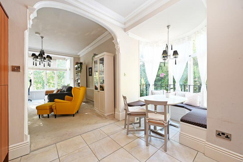 Open Plan Livning Area / Dining 