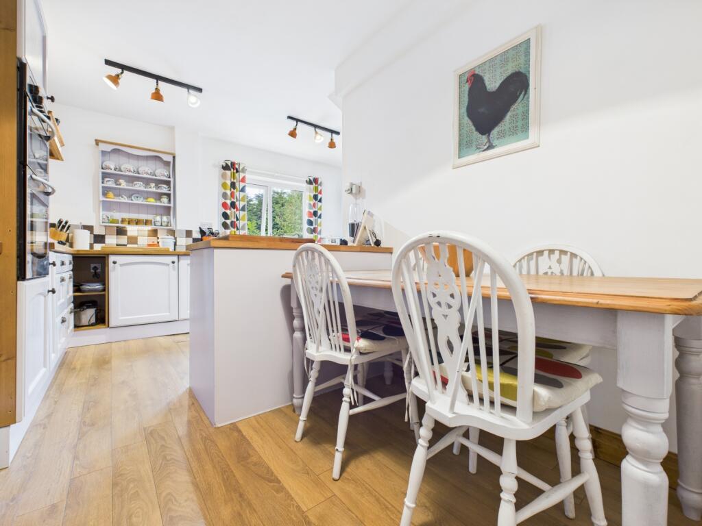 CAM03729G0-PR0127-STILL017