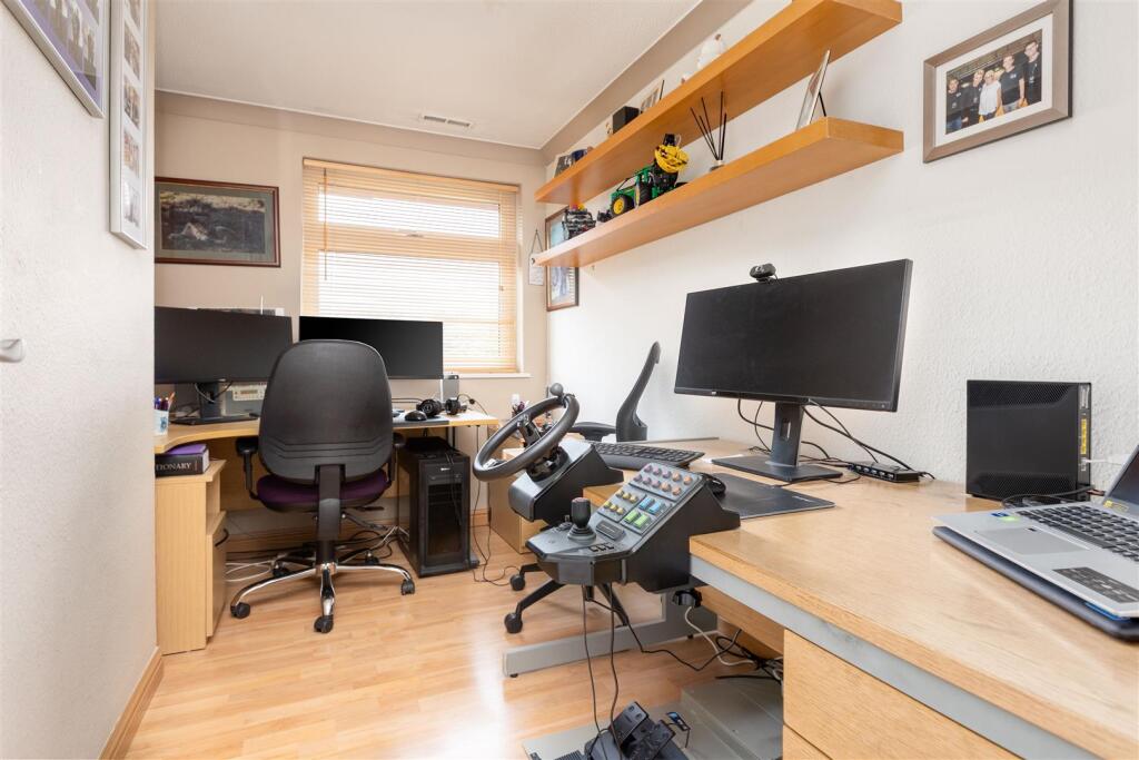 9 Milne Close-4.jpg