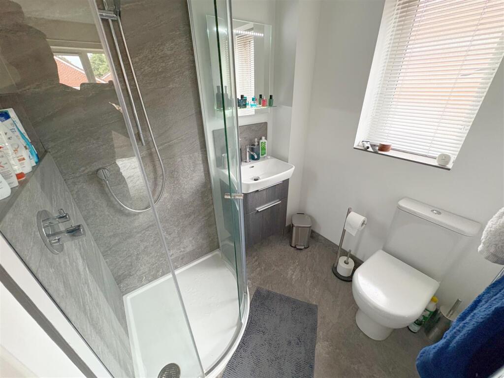 Ensuite shower room.jpg