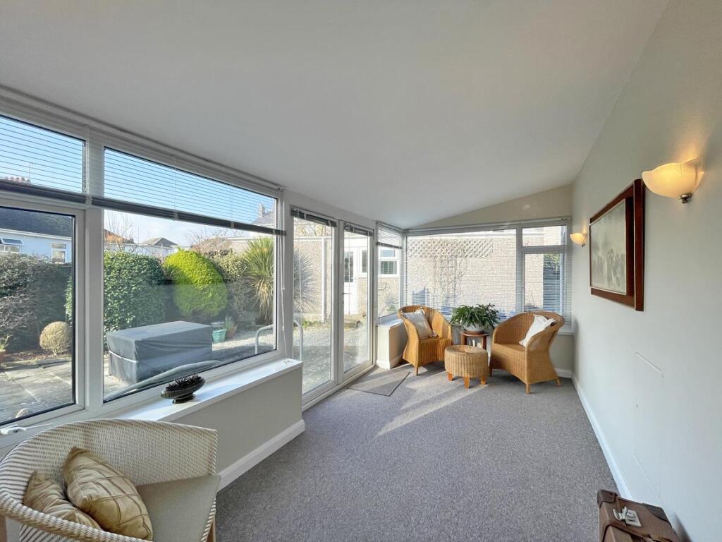 Pilgrim Close 7 - Sun Room.jpg