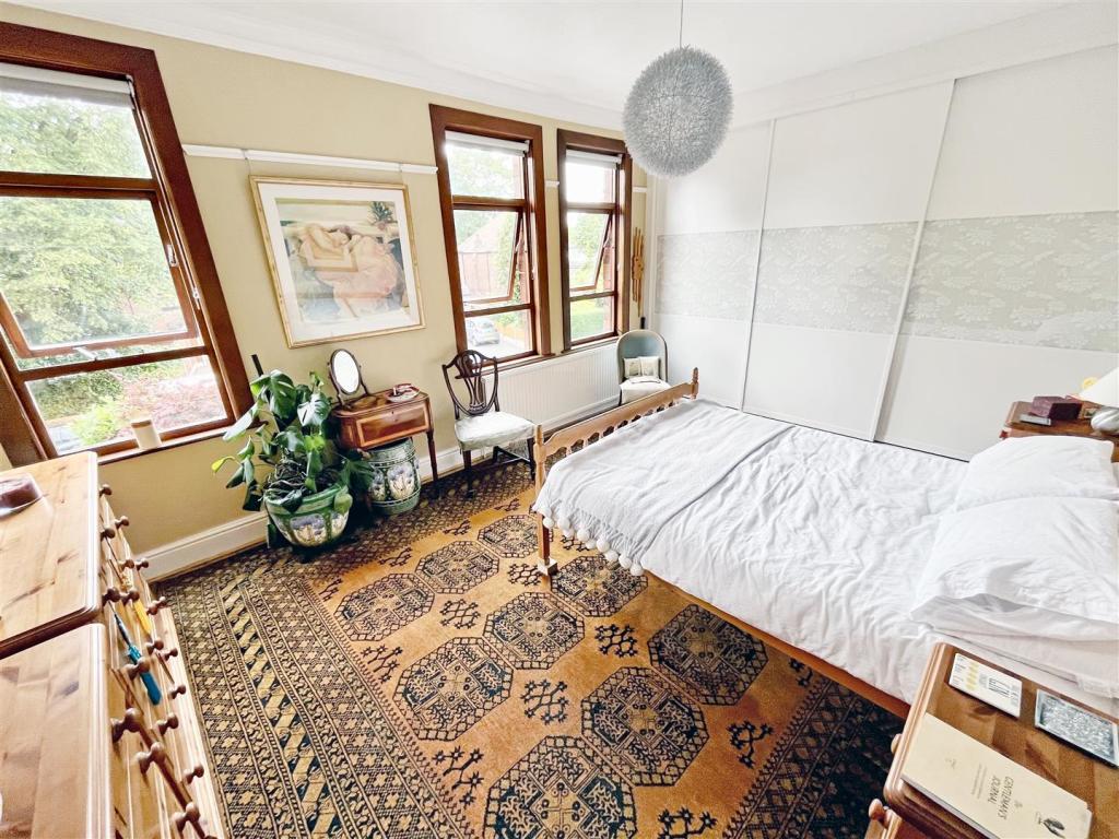 Bedroom 1.jpg