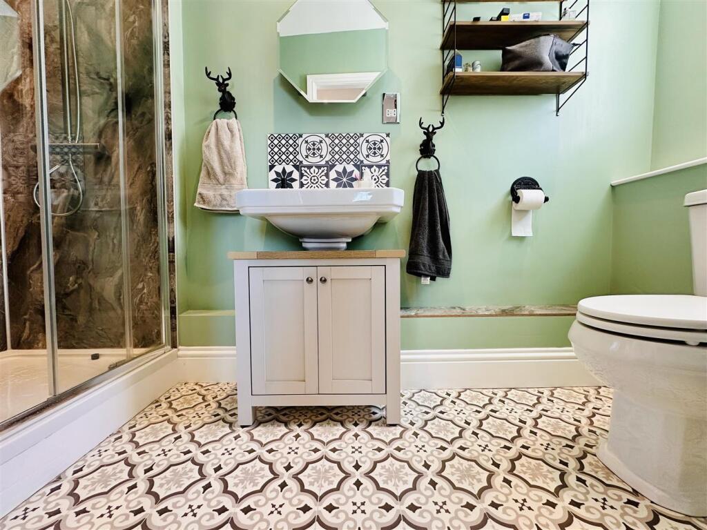 En Suite Shower Room