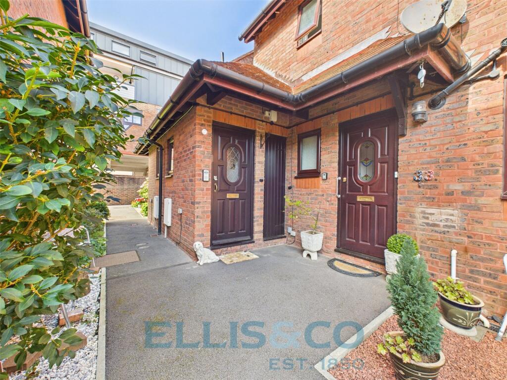 Lyons Crescent, Tonbridge, Kent, TN9