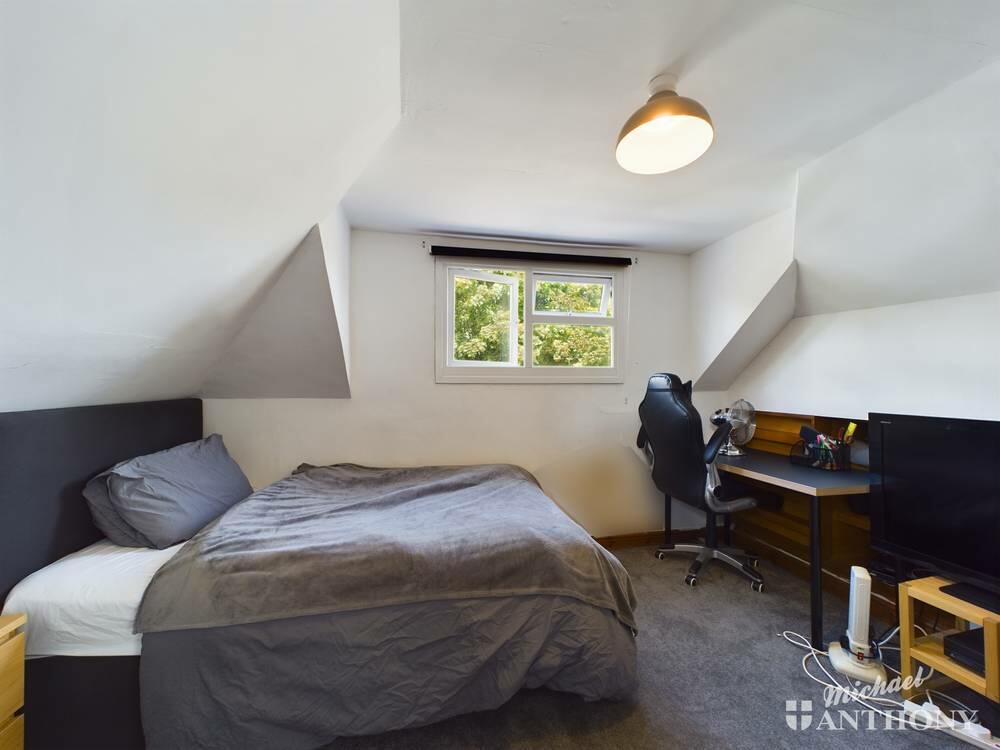 CAM02773G0-PR0121-STILL045-thumbnail-h750-70