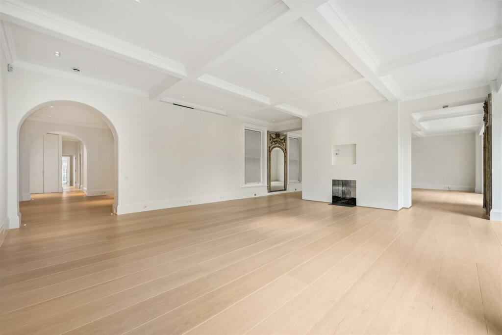 Flat FGH, 54 56 Cadogan Square (17).jpg