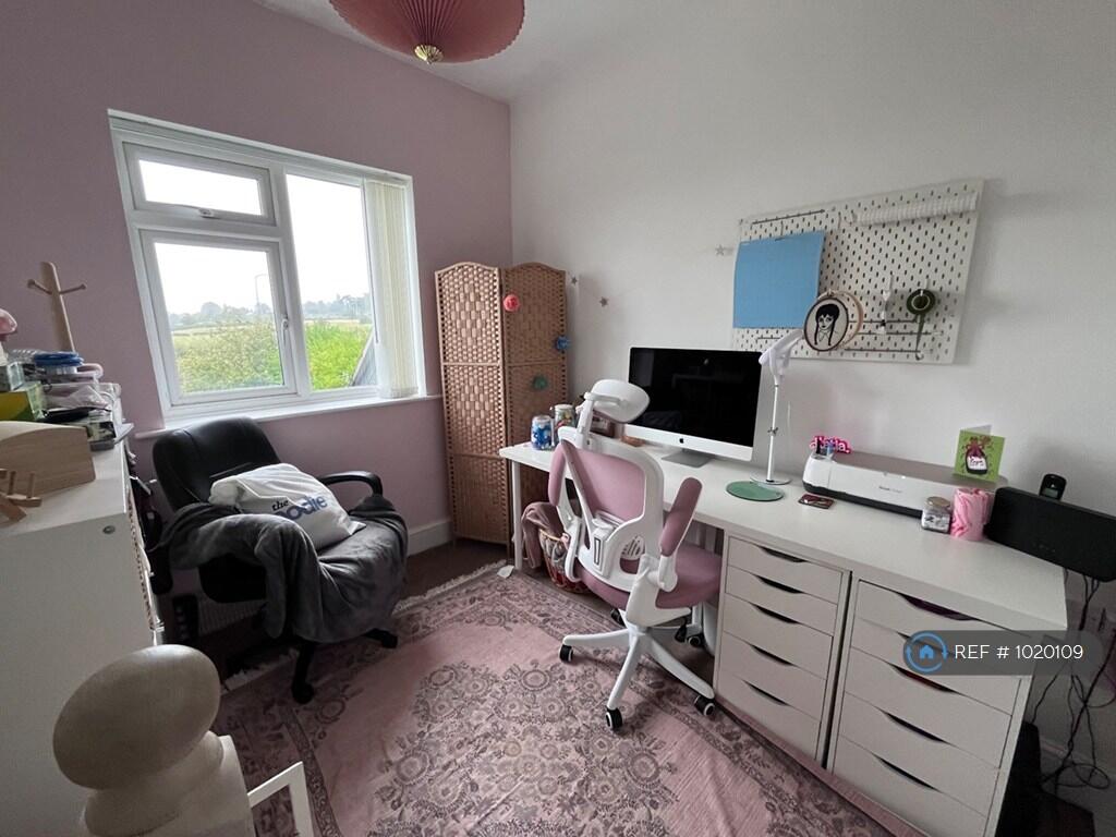 Office/Music Room (Above Kitchen)