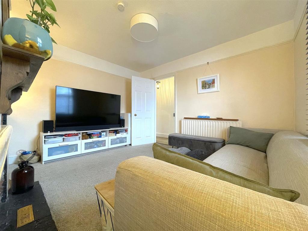 Living Room (4).jpeg