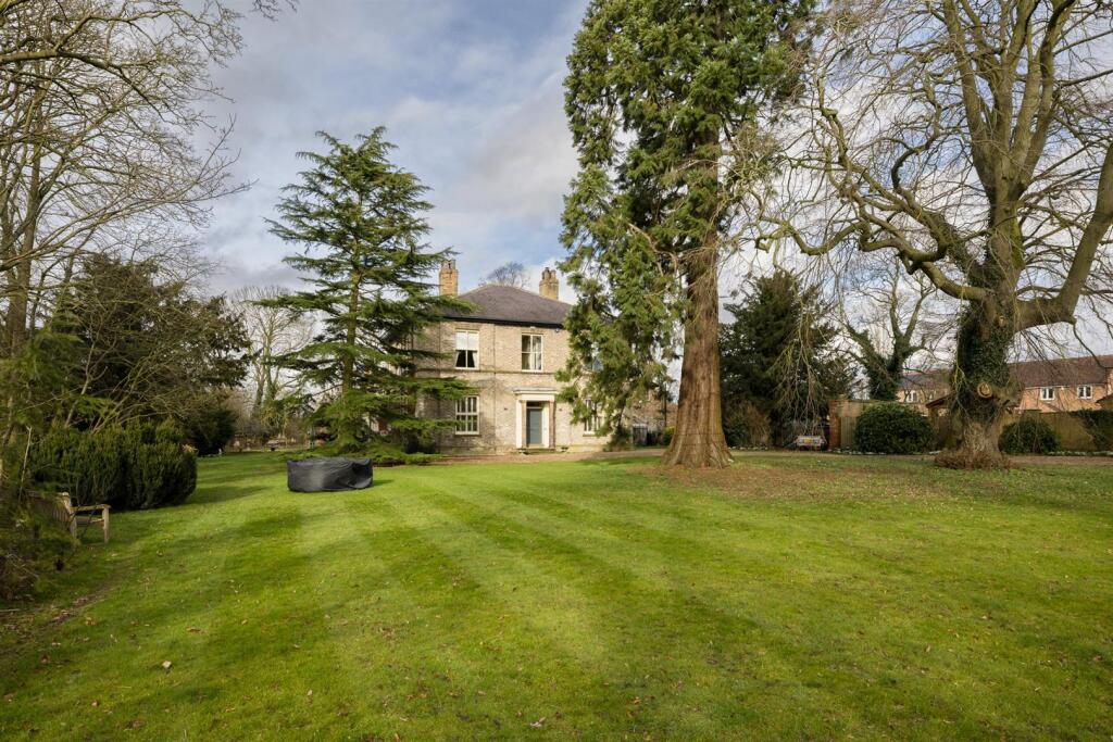House &amp; Gardens