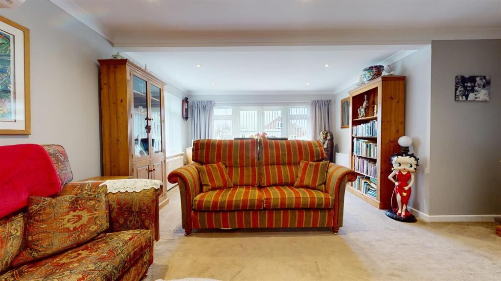 LIVING ROOM.jpg