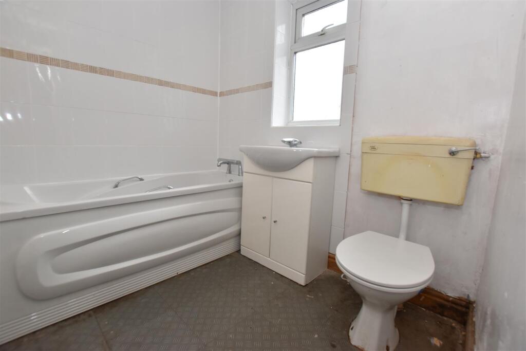 Bathroom.JPG