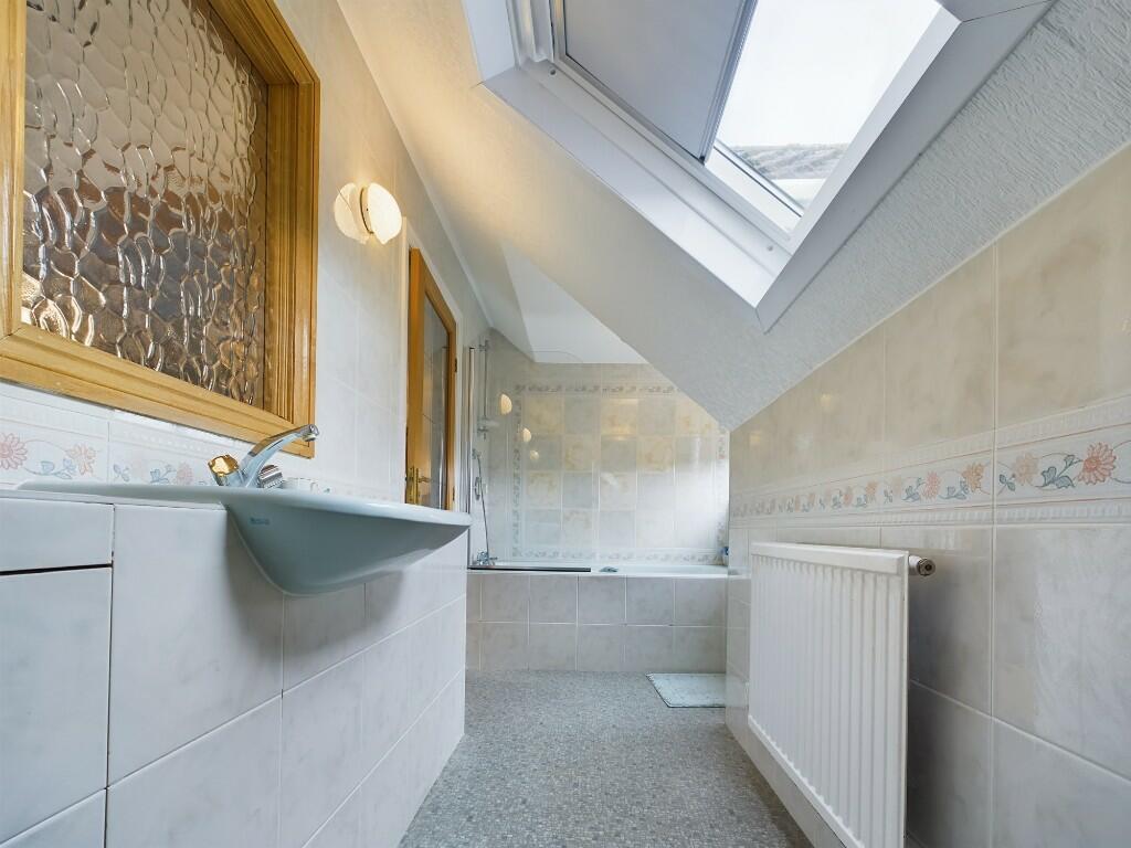 Ensuite Bedroom 1