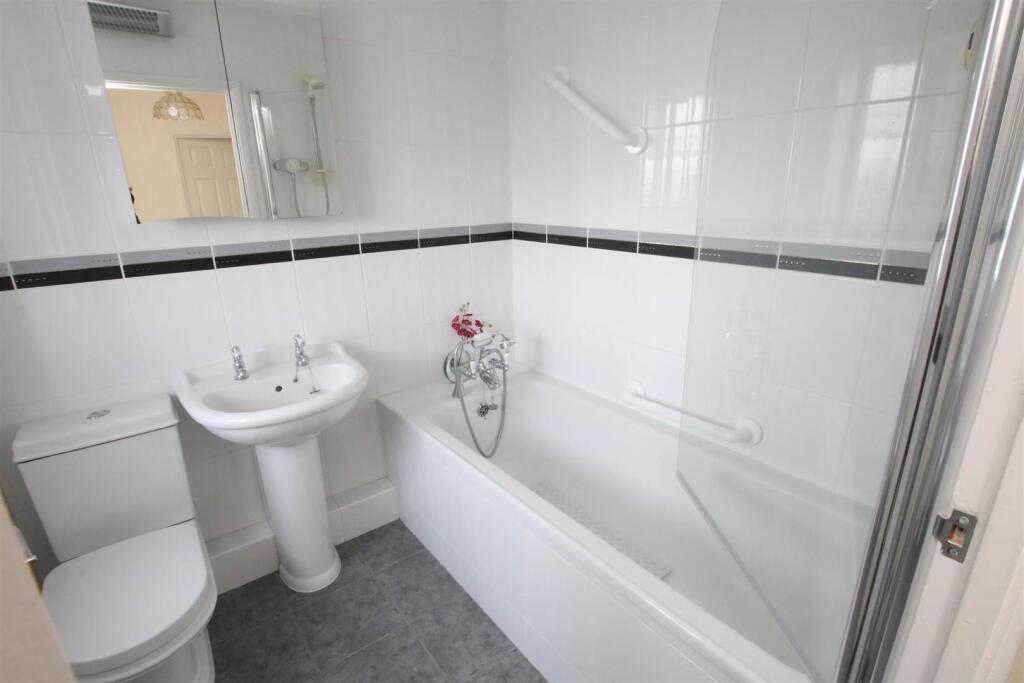 HOUSE BATHROOM