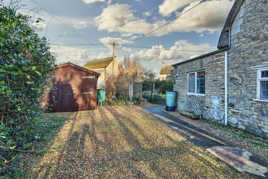 4-Postbox Cottage Thorpe Waterville-13_HDR.jpg