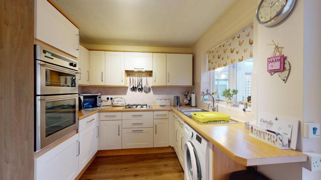 KITCHEN/BREAKFAST ROOM