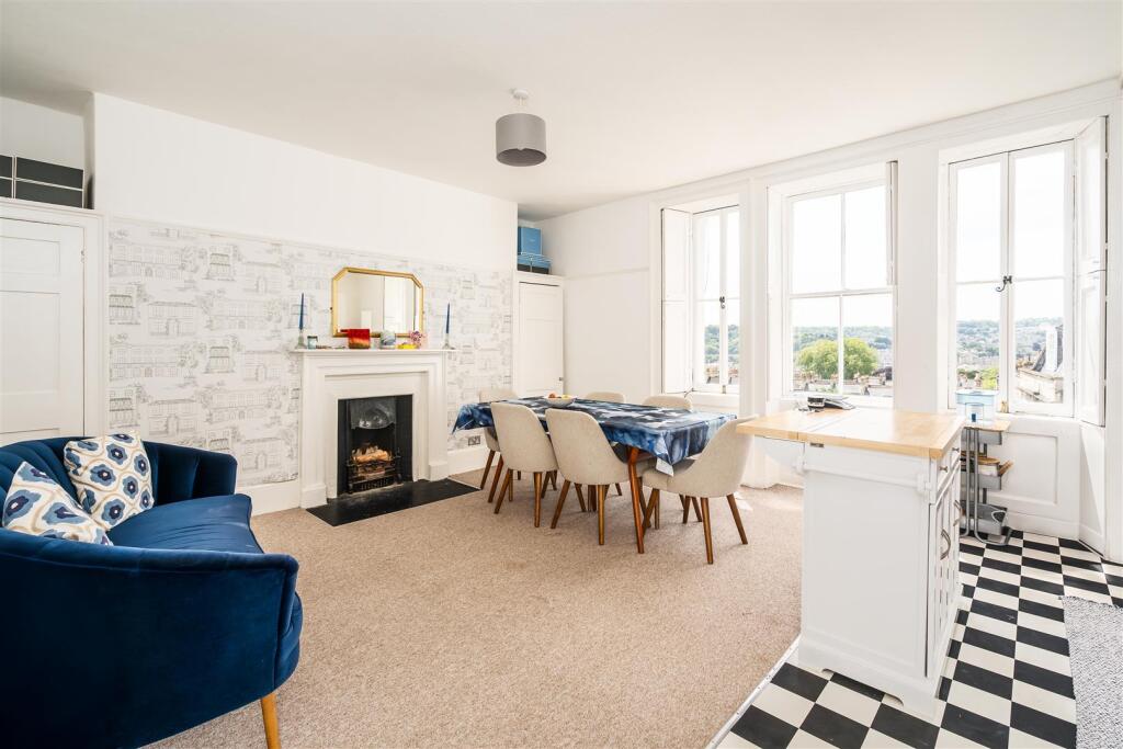 LIVING ROOM/DINING/KITCHEN